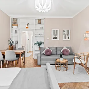 https://designer-apartment-3-min-to-u3-neubaugasse.vienna-besthotels.com